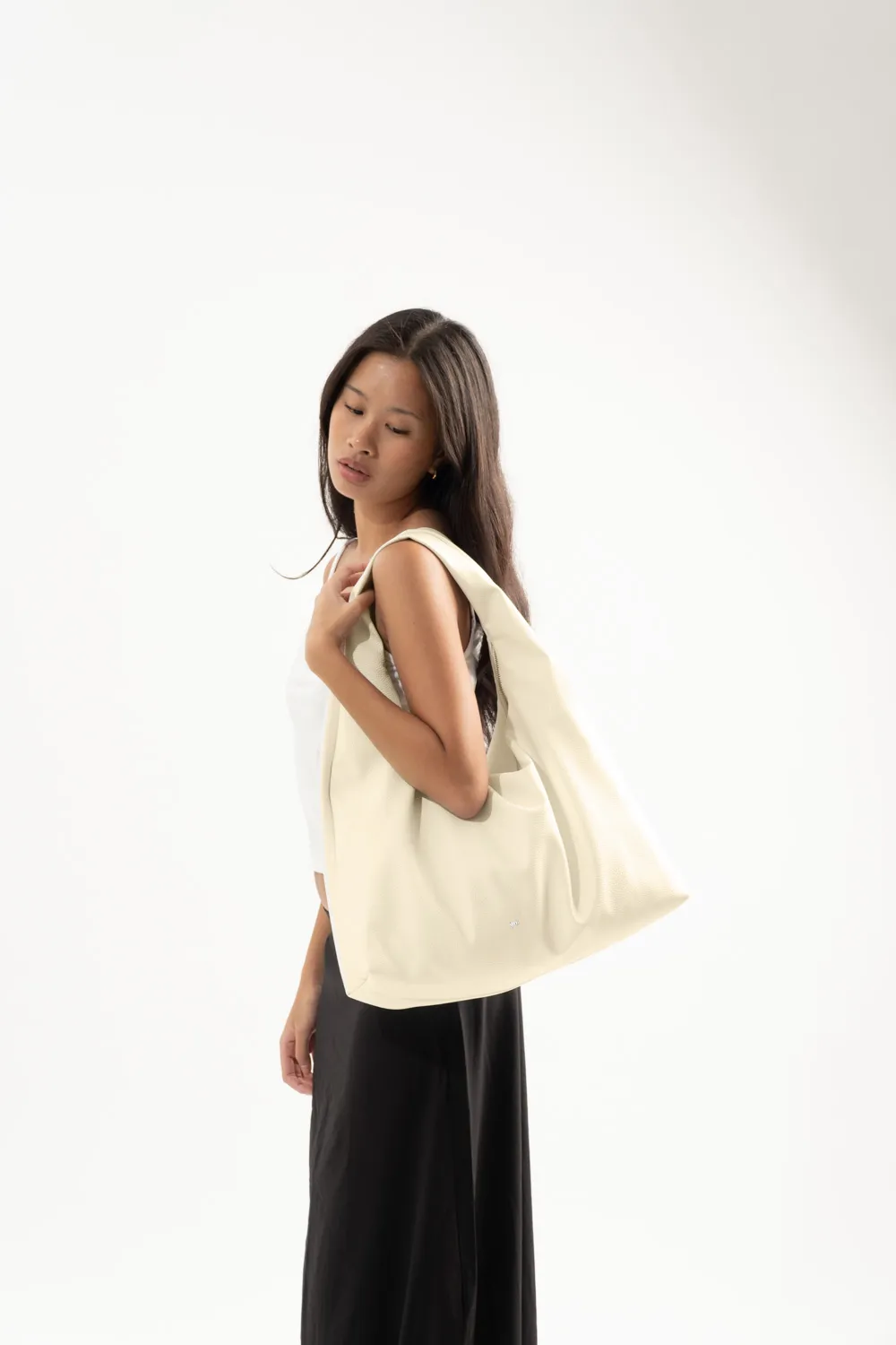 [ON HAND] Large Hobo Bag in Eggshell (Heavy Pebbled)