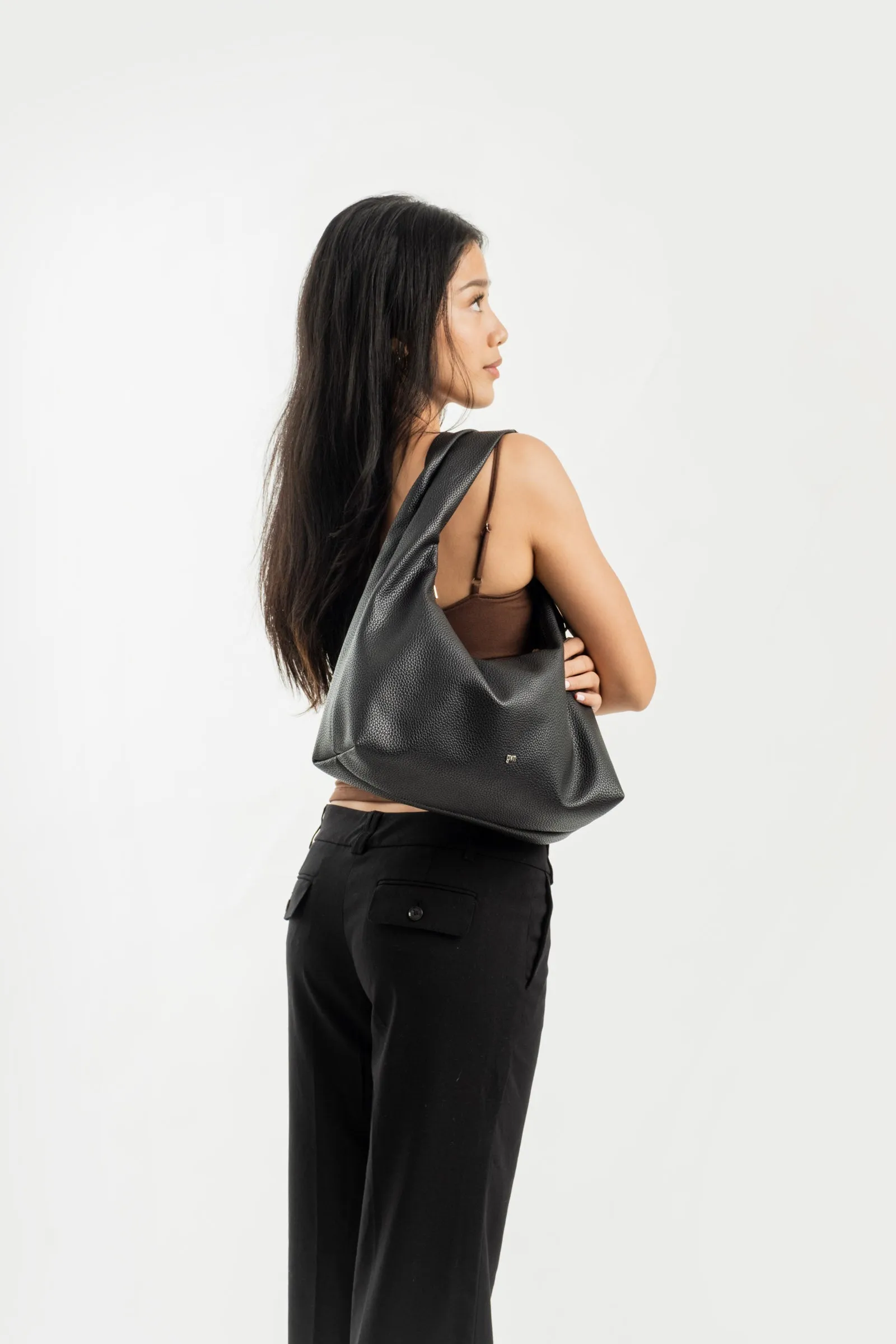 [ON HAND] Medium Hobo Bag in Charcoal (Heavy Pebbled)