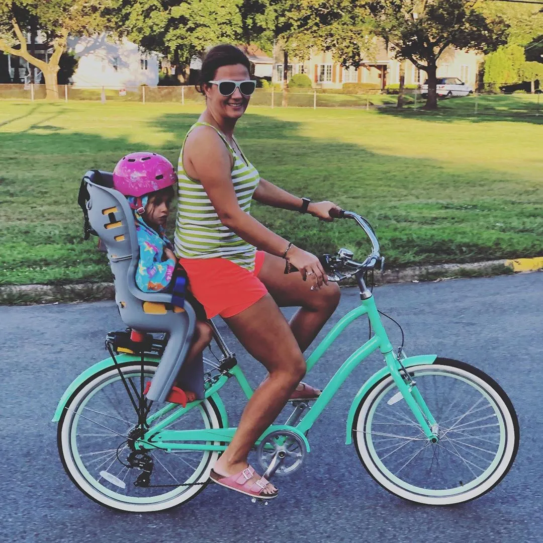 sixthreezero EVRYjourney Deluxe Women's 26" 7-Speed Touring Hybrid Bicycle w/ Integrated Lock, Basket, Light