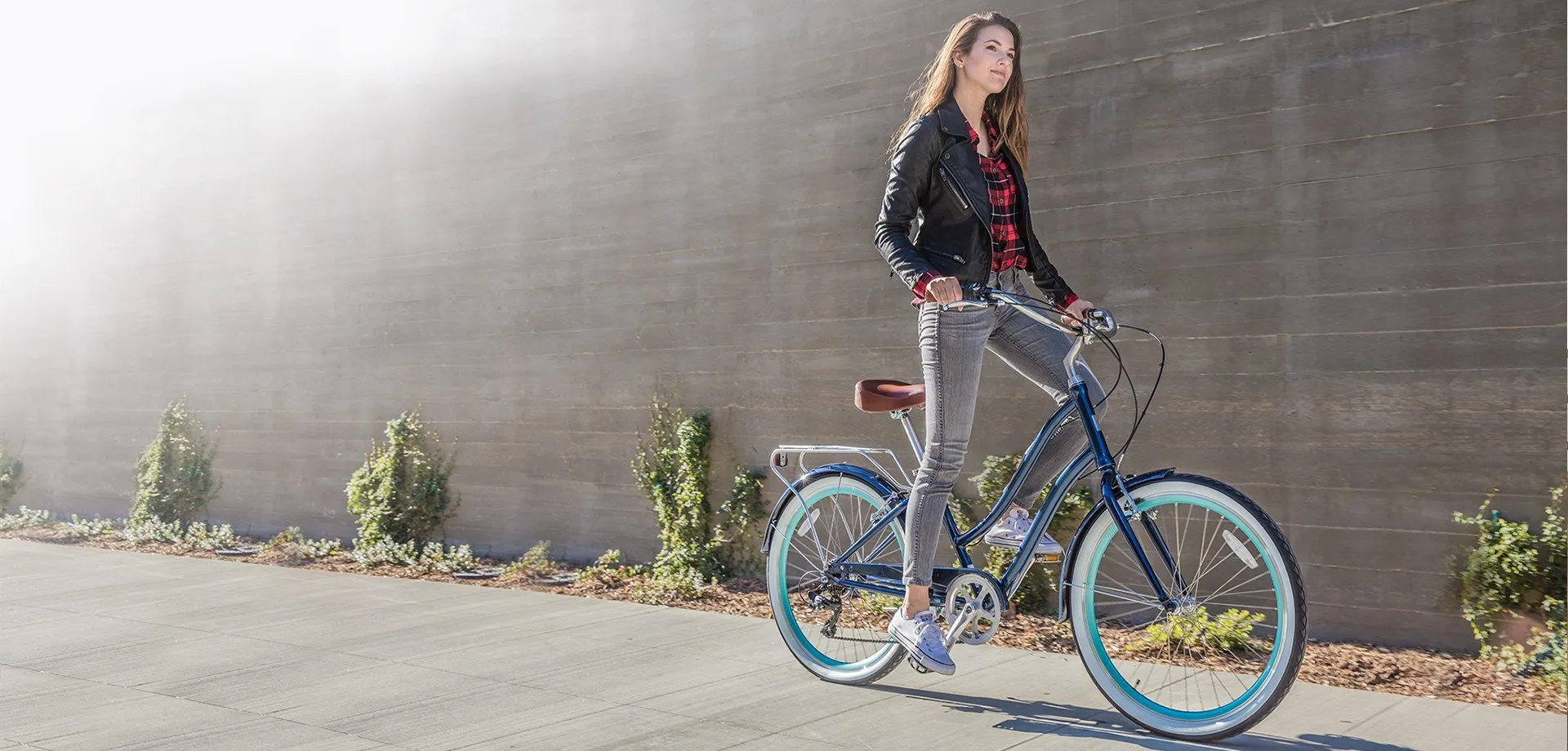sixthreezero EVRYjourney Deluxe Women's 26" 7-Speed Touring Hybrid Bicycle w/ Integrated Lock, Basket, Light